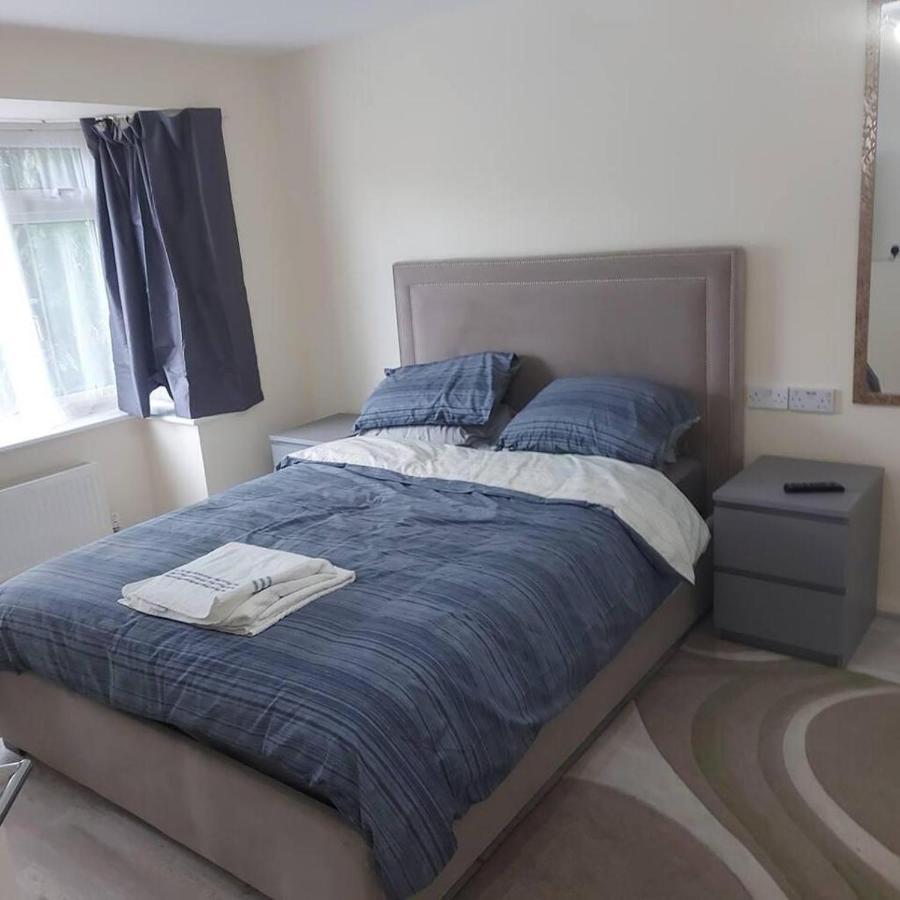 Lovely & Beautiful 2 Bed-Apartment In Borehamwood Eksteriør billede