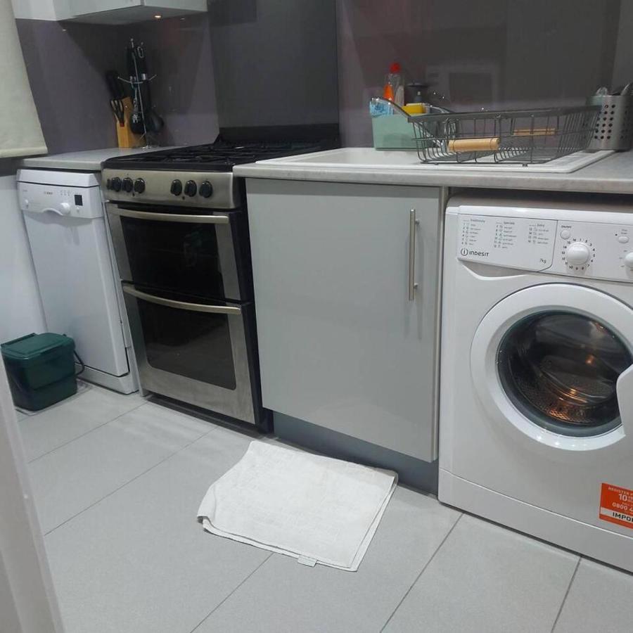 Lovely & Beautiful 2 Bed-Apartment In Borehamwood Eksteriør billede